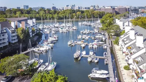 123 Harbor Dr #203, Stamford, CT 06902