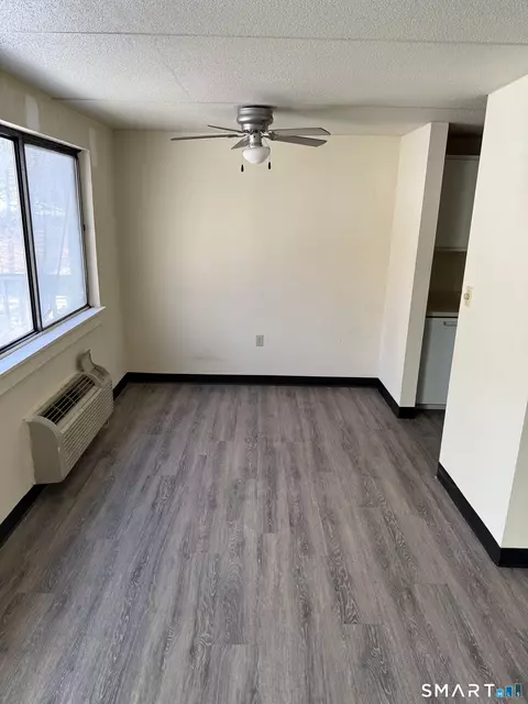 126 Triangle St #B10, Danbury, CT 06810