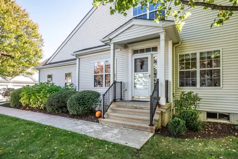 28 Meadowview Ct #28, Canton, CT 06019