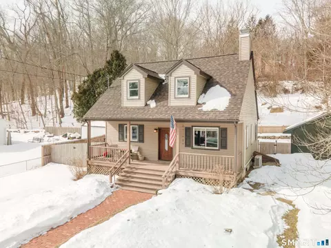 39 Long Pond Rd S, Ledyard, CT 06339
