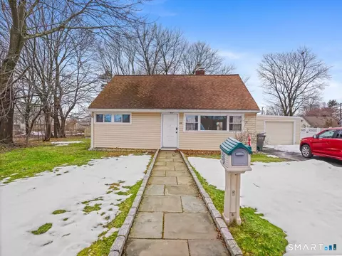 69 Seaver Cir, Bridgeport, CT 06606
