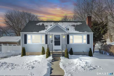 11 Stratfield Pl, Bridgeport, CT 06606