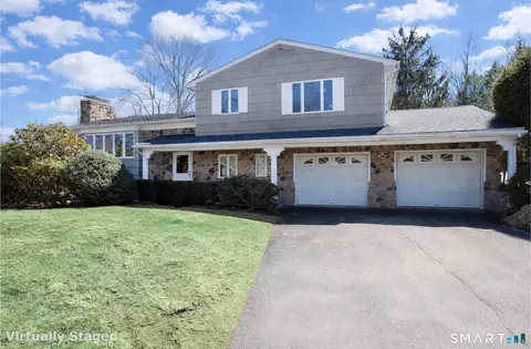 20 Smoke Hill Dr, New Fairfield, CT 06812