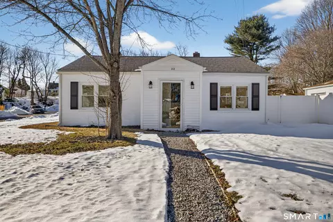 22 Woodlawn Ave, Waterford, CT 06385