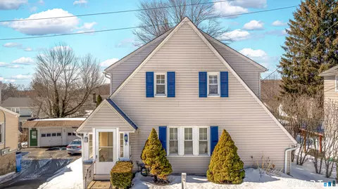 55 Bronx Ave, Waterbury, CT 06705