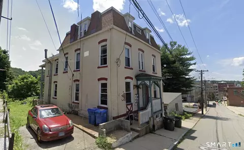 35 Cliff St, Norwich, CT 06360