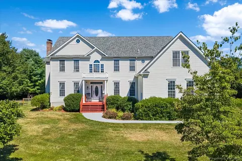 23 Whaling Dr, Waterford, CT 06385