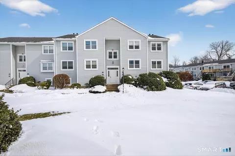 36 Carriage Dr #36, Milford, CT 06460