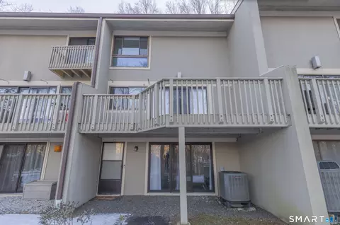 13 Clubhouse Dr #13, Woodbury, CT 06798