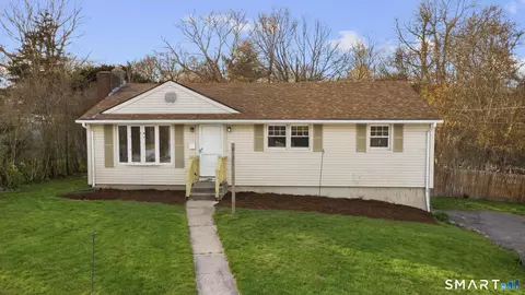 51 Dydo Dr, Uncasville, CT 06382