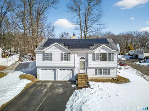 19 Running Brook Dr, Waterbury, CT 06704