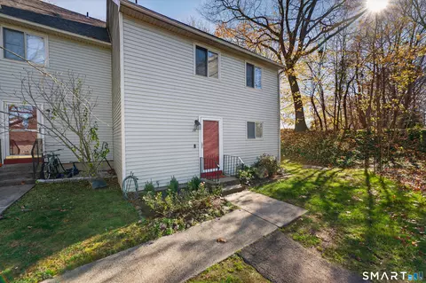 30 Larkspur Dr #30, Cromwell, CT 06416