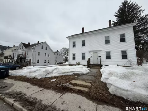 330-342 Church St, Putnam, CT 06260