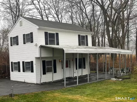 11 S Cove Rd, Danbury, CT 06811