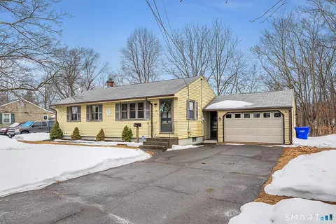 166 Sun Valley Dr, Southington, CT 06489