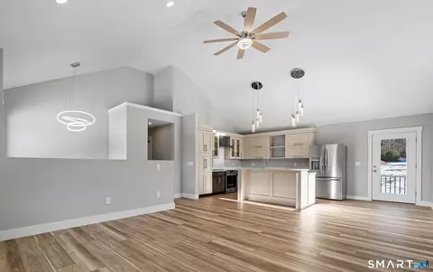 121 New Rd, Thompson, CT 06277