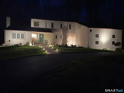 70 Pine Hollow Dr, Middlebury, CT 06762