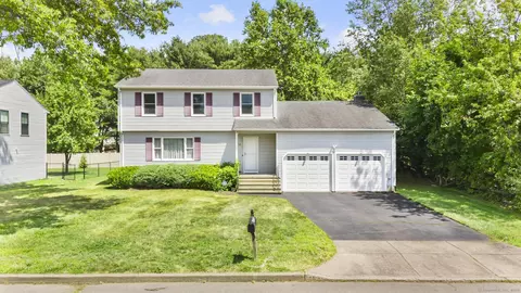 21 Lyda Dr, Milford, CT 06460