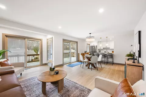 9 Carriage Dr #9, Simsbury, CT 06070