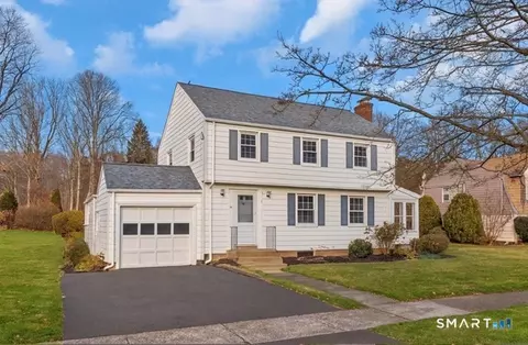 75 Colonial Dr, Hamden, CT 06518