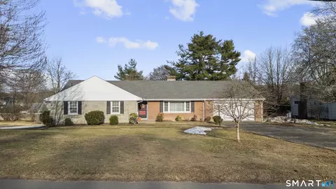 20 Ridgeview Dr, Farmington, CT 06032