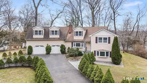 35 Archer Ln, Stamford, CT 06905