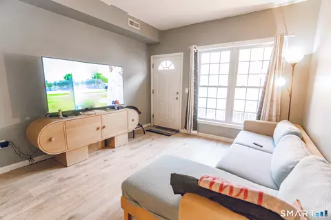 16 Wishing Well Ln #16, New Milford, CT 06776