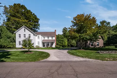 137 Liberty St, Madison, CT 06443