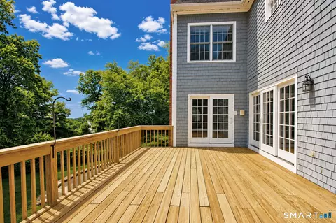 Exterior - 11 Long Meadow Ln, Redding, CT 06896 photo 2 of 10
