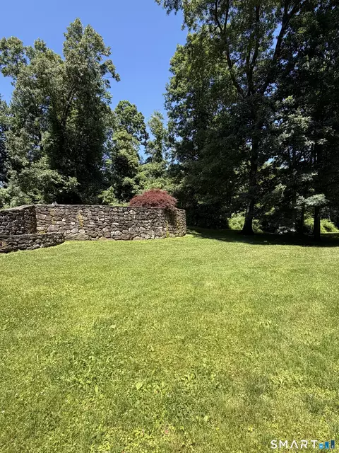 Exterior - 11 Long Meadow Ln, Redding, CT 06896 photo 9 of 10