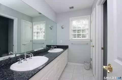 Bath - 11 Long Meadow Ln, Redding, CT 06896 photo 6 of 6