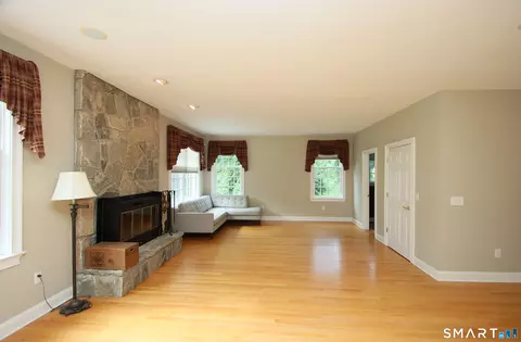 Living - 11 Long Meadow Ln, Redding, CT 06896 photo 2 of 7