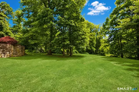 Exterior - 11 Long Meadow Ln, Redding, CT 06896 photo 7 of 10