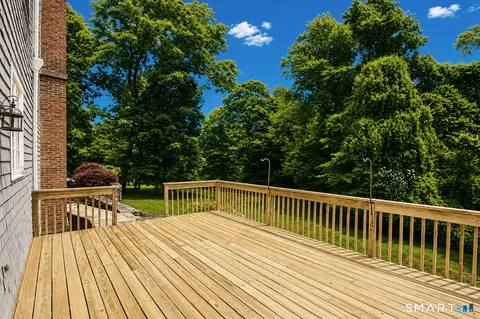 Exterior - 11 Long Meadow Ln, Redding, CT 06896 photo 3 of 10