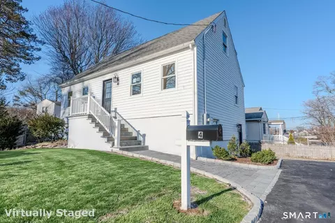 4 Robins Sq E, Norwalk, CT 06854