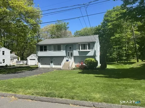 70 Lawndale St, Berlin, CT 06037