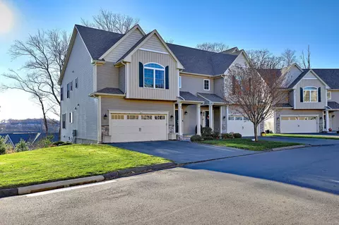 126 Wells View Rd #126, Shelton, CT 06484