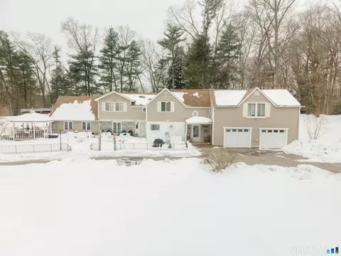82 Sunnyside St, Norwich, CT 06360