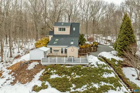 164 Paradise Dr, Brooklyn, CT 06234