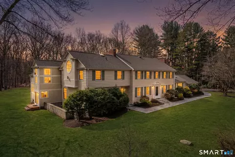 11 Highview Dr, Woodbridge, CT 06525