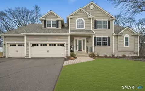 379 Briarwood Dr, Manchester, CT 06040