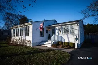 10 Edwards Rd, Old Saybrook, CT 06475