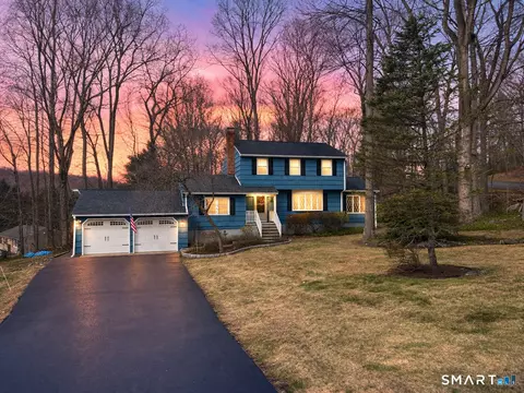 5 Whittier Ln, Shelton, CT 06484