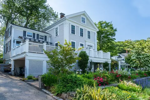 105 River Rd, Mystic, CT 06355