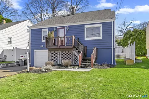 6 Wildmere Ln, Norwalk, CT 06851