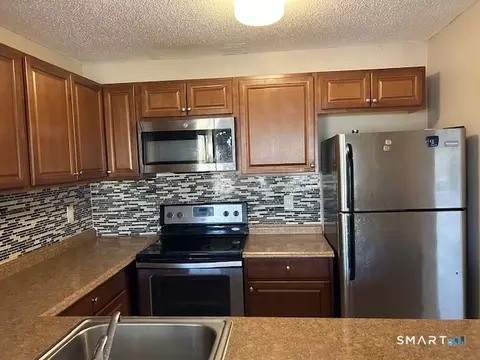 175 Mill Pond Rd #214, Hamden, CT 06514