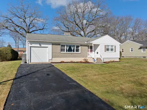 16 Phyllis Dr, Naugatuck, CT 06770