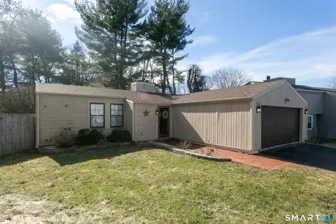 3 E Lake Pl, Middletown, CT 06457
