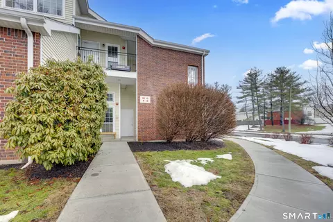 12 Carriage Crossing Ln #12, Middletown, CT 06457