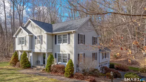 366 Charcoal Ave, Middlebury, CT 06762